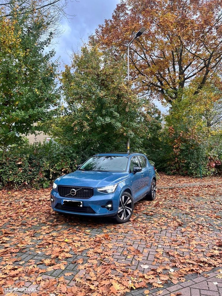 Volvo XC 40 2.0 B3 Black Edition - 2