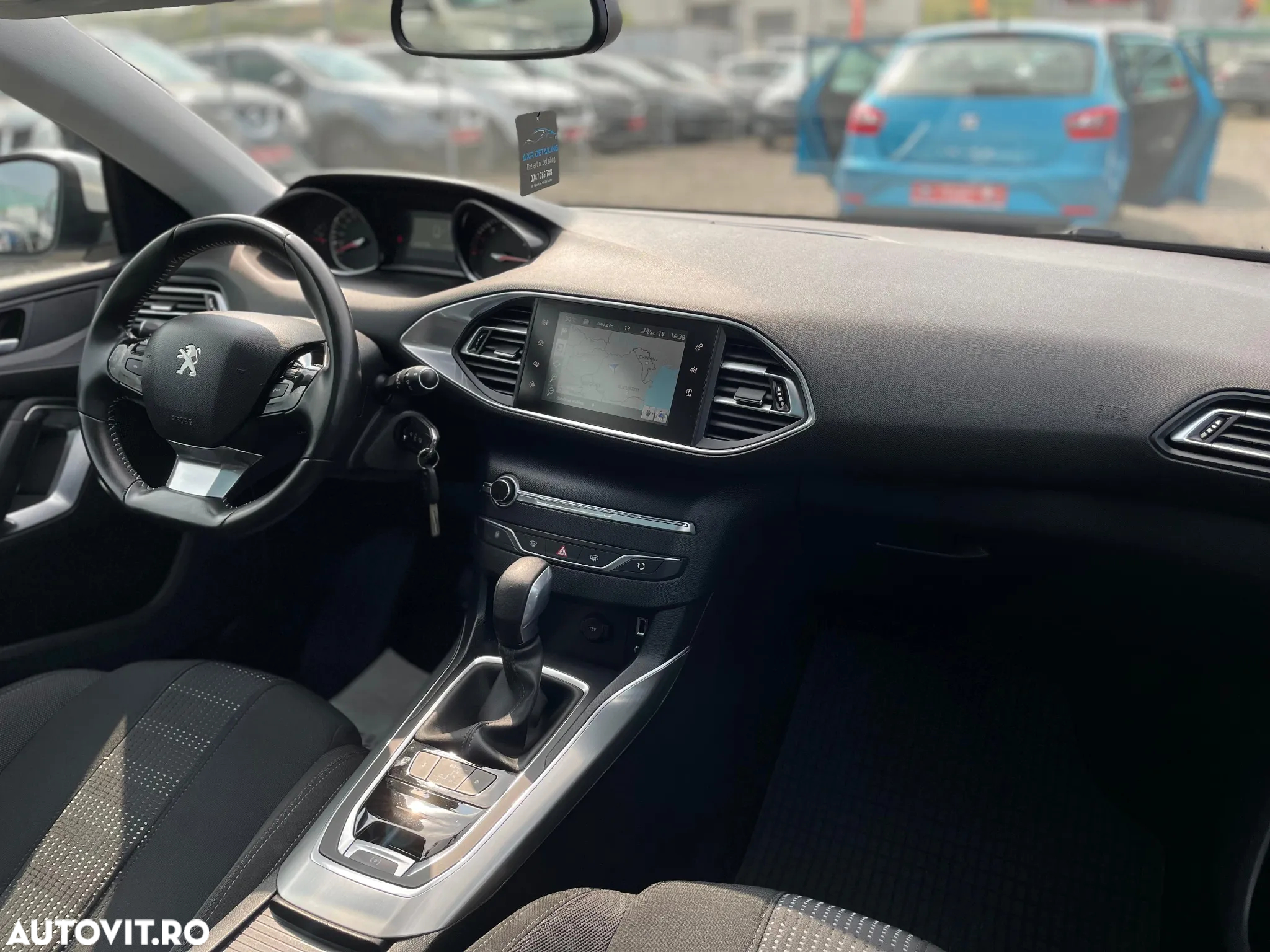 Peugeot 308 SW 1.2 L PureTech Turbo Allure Aut. - 24