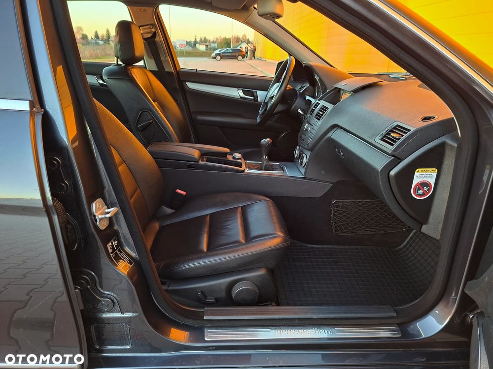 Mercedes-Benz Klasa C 200 Avantgarde Edition - 26