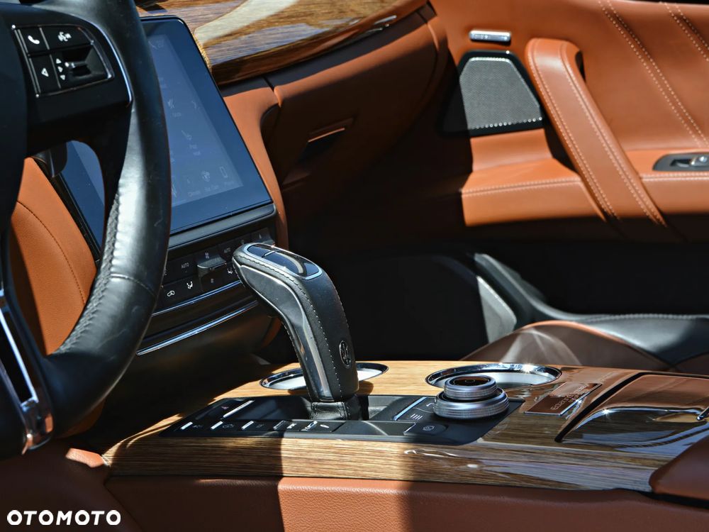 Maserati Quattroporte - 14