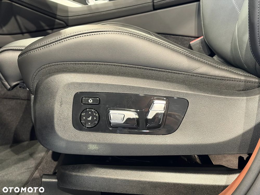 BMW XM 50e PHEV sport - 11