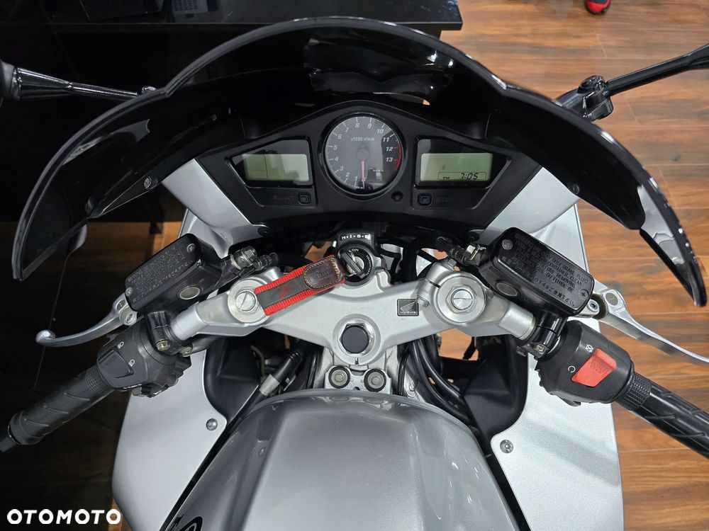 Honda VFR - 4