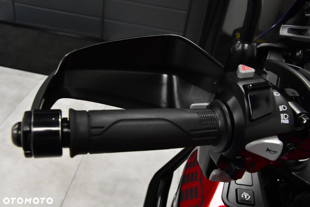 Honda VFR - 18