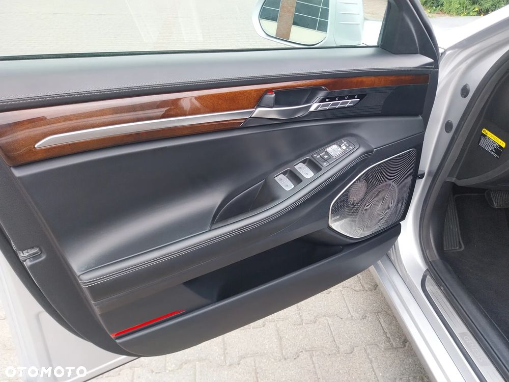 Genesis G90 - 25