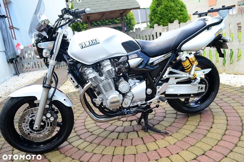 Yamaha XJR - 36