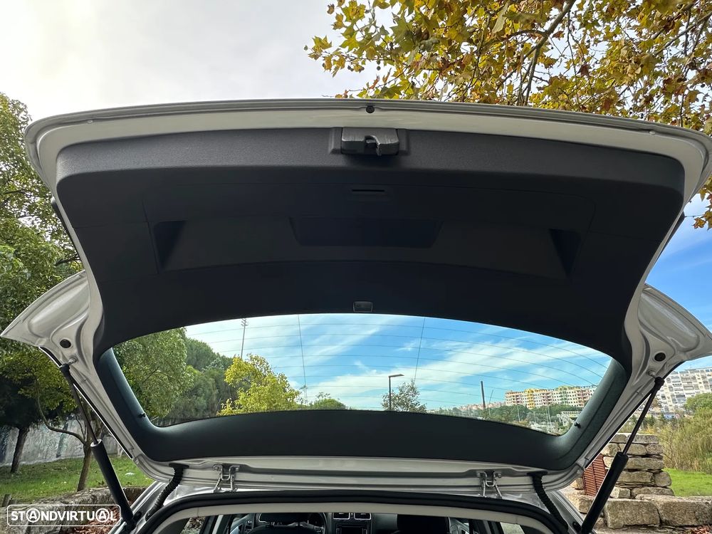 VW Golf 2.0 TDi BlueMotion Edition - 34