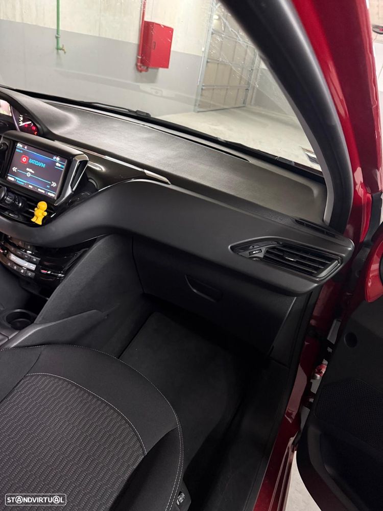 Peugeot 208 1.2 PureTech Allure - 8