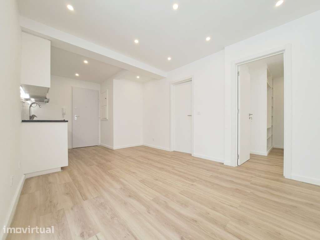 Apartamento T2 para venda em Amadora - Lisboa - Grande imagem: 3/35