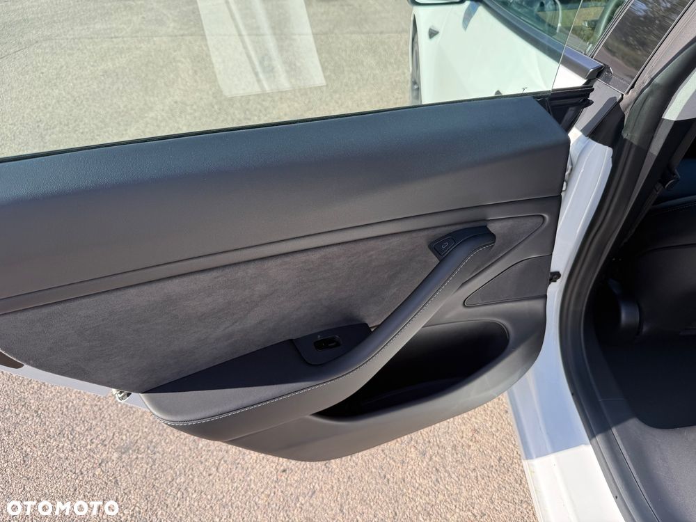 Tesla Model 3 - 16