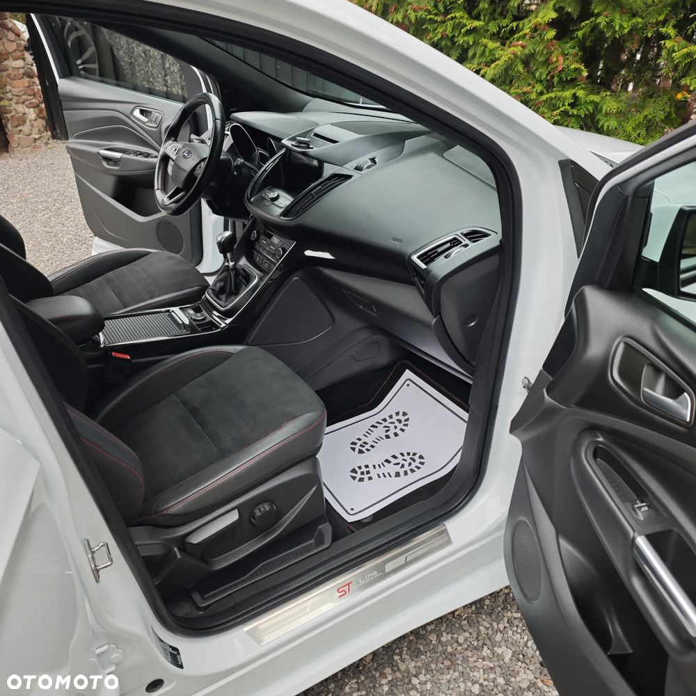 Ford Kuga 1.5 EcoBoost 2x4 ST-Line - 13