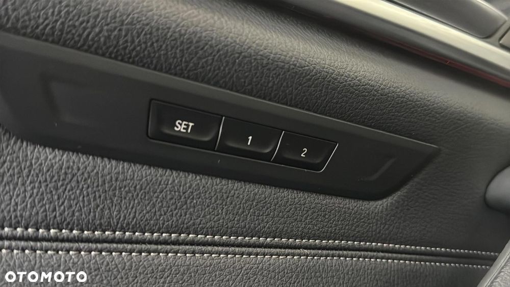BMW Seria 5 530i xDrive mHEV Luxury Line - 32