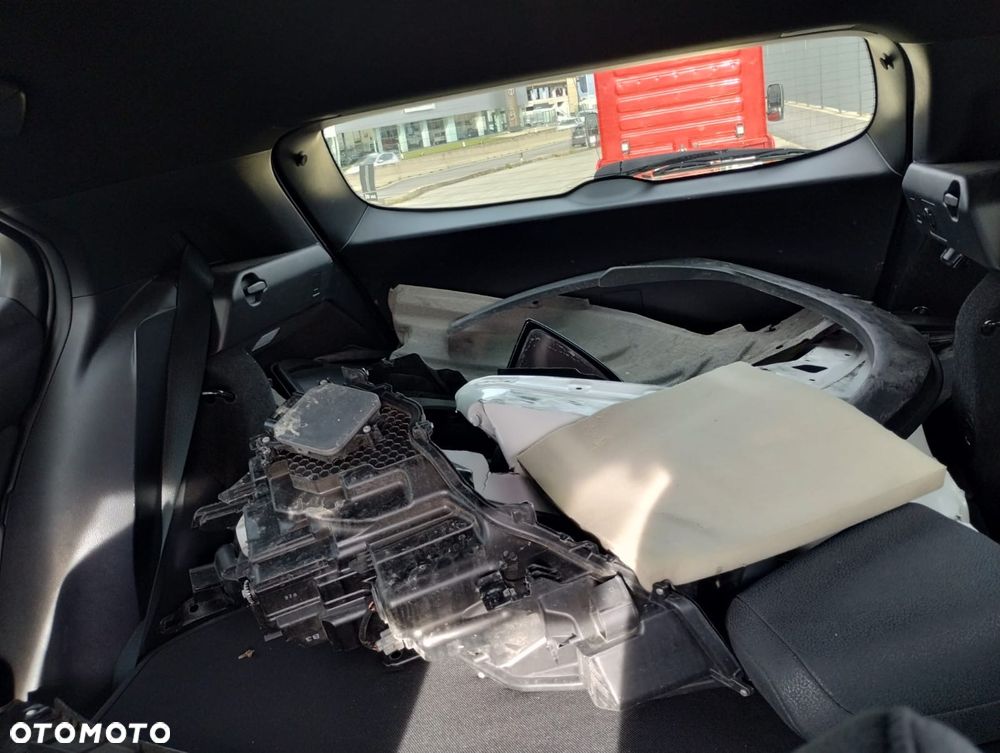 Lexus UX 250h Luxury Line - 14