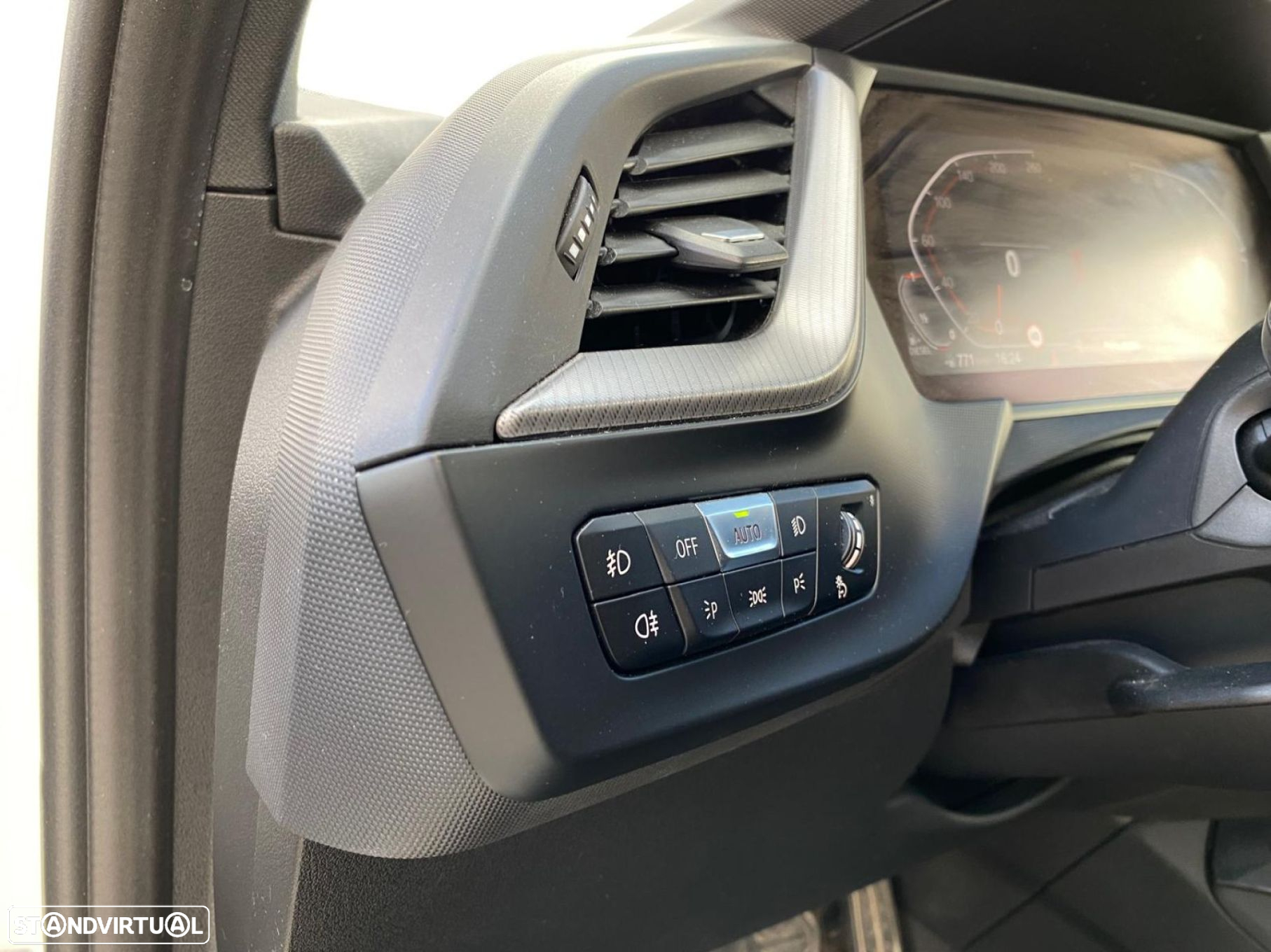 BMW 116 d Pack Desportivo M Auto - 16