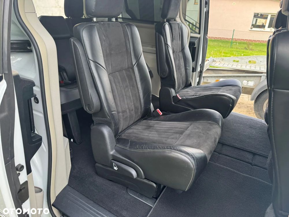 Chrysler Town & Country 3.6 Limited - 30