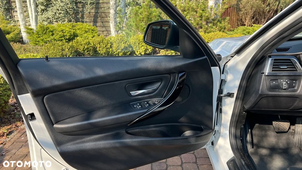 BMW Seria 3 320i xDrive - 7