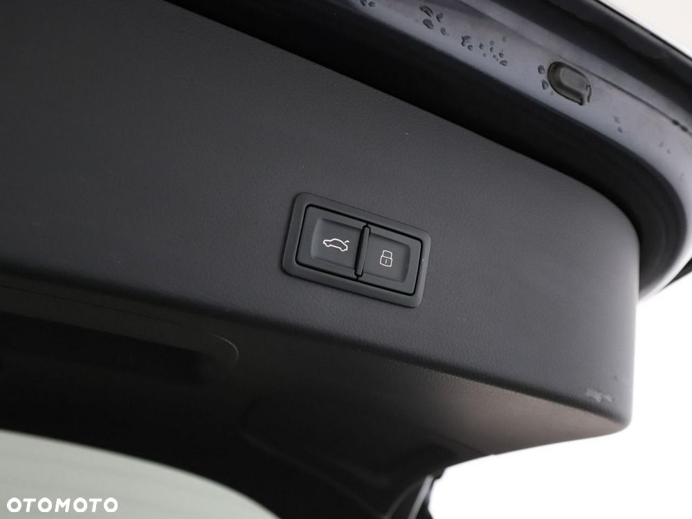 Audi A6 Avant 2.0 TDI Ultra S tronic - 38