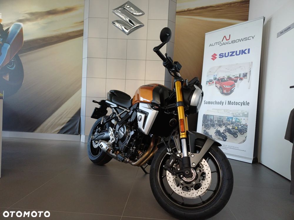 Suzuki GSX - 6