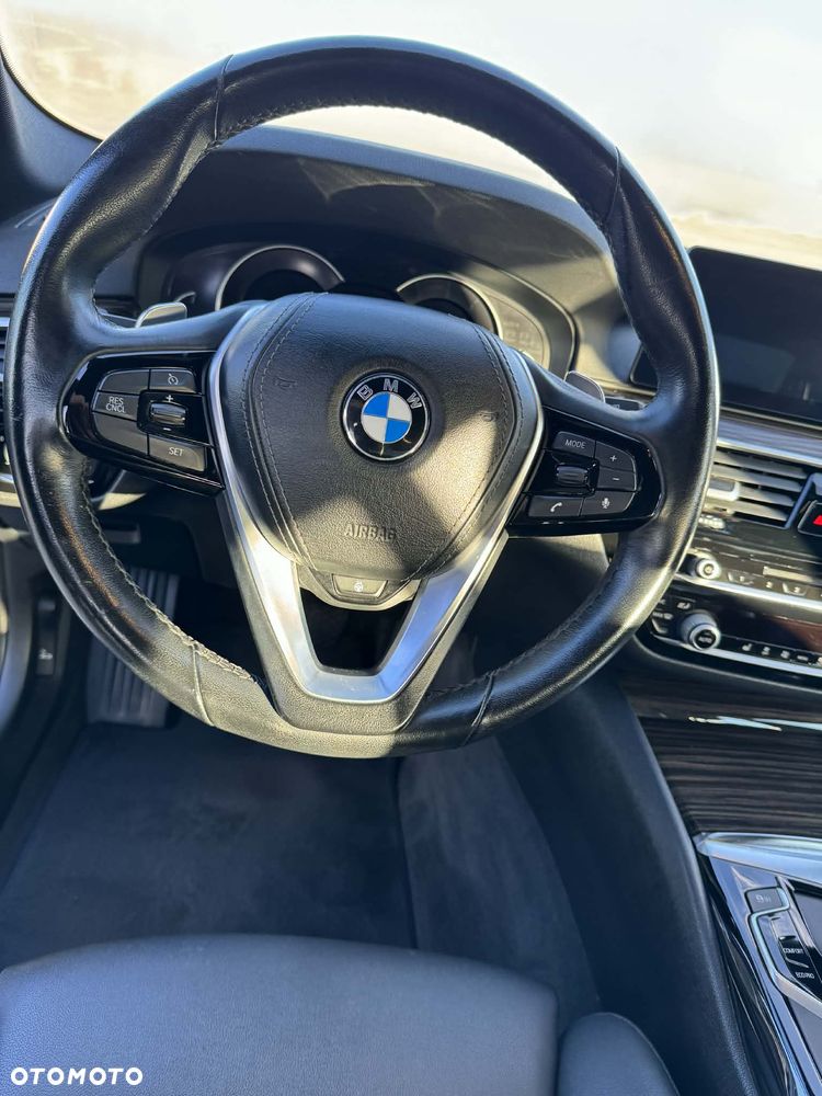 BMW Seria 5 530i Sport Line - 27