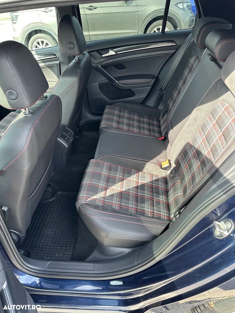 Volkswagen Golf - 14