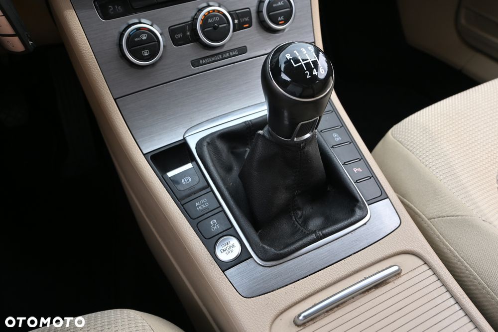 Volkswagen Passat 2.0 TDI Highline - 15
