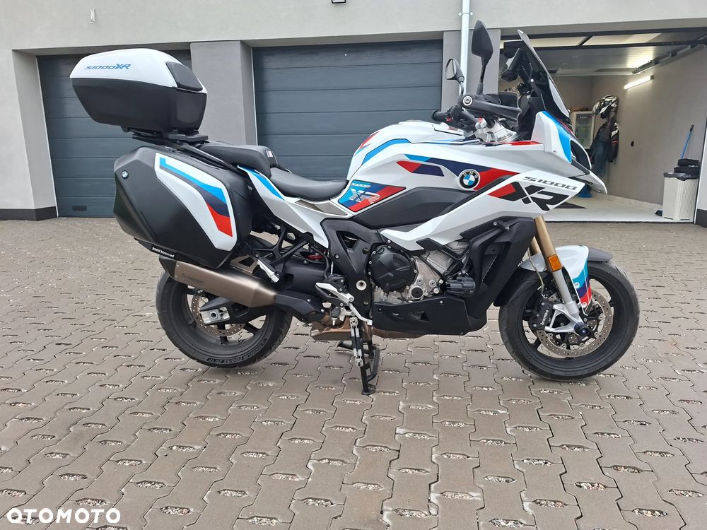 BMW XR - 9