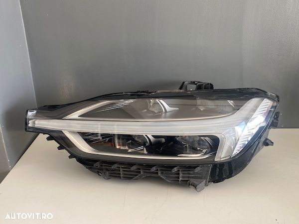 Far stanga MID LED FULL LED VOLVO XC60 2018+ 31420411 32133553 - 1