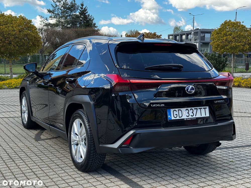 Lexus UX - 8