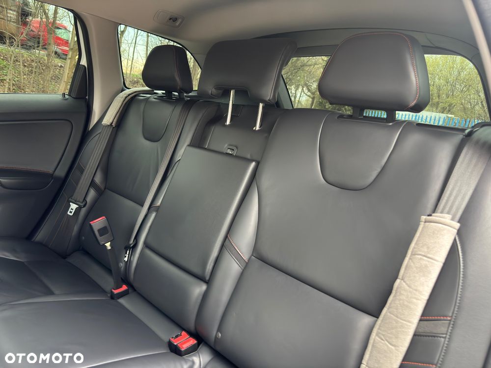 Volvo XC 60 D4 AWD Ocean Race - 9