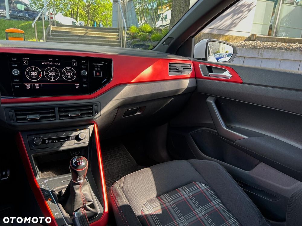Volkswagen Polo 2.0 TSI GTI - 18