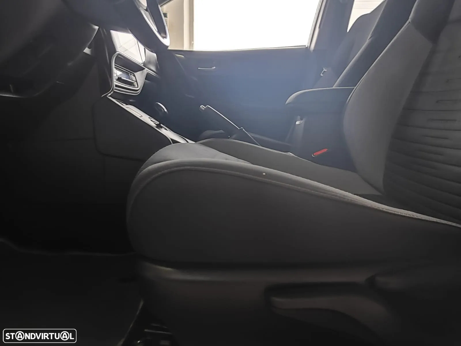 Toyota Auris Touring Sports 1.8 HSD Comfort+P.Sport - 22