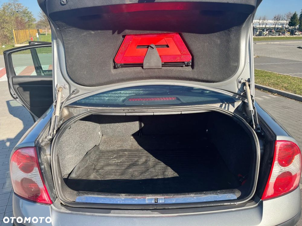 Volkswagen Passat 1.9 TDI Comfortline - 8