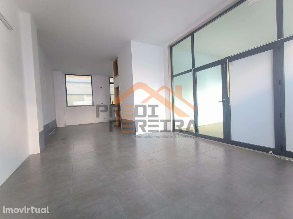 Loja situada na Quinta do Conventinho. - Grande imagem: 2/16