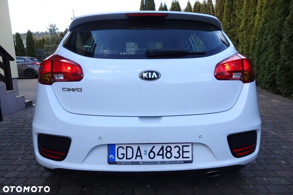 Kia Ceed 1.4 CVVT UEFA EURO 2016 - 23
