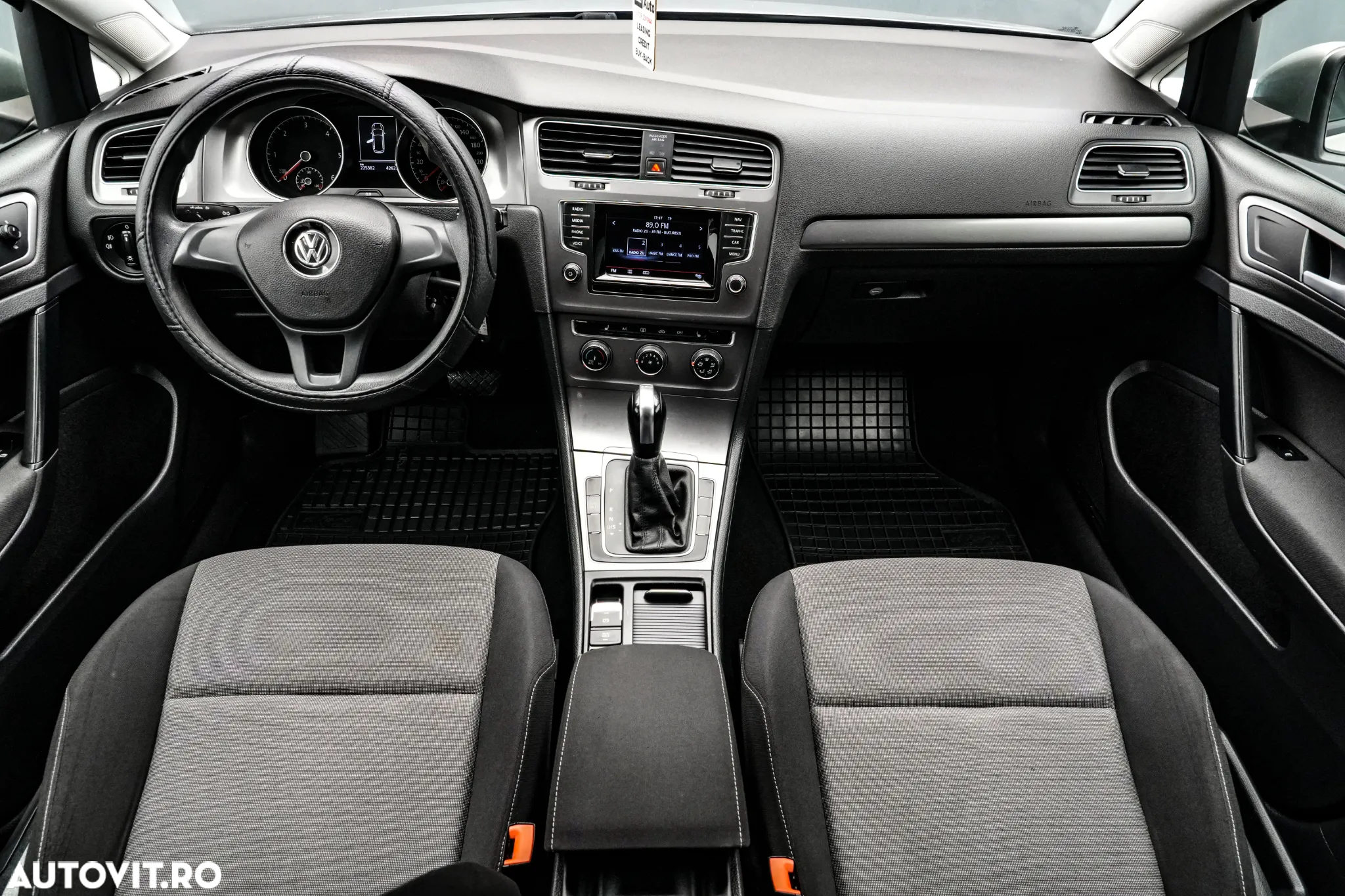 Volkswagen Golf 1.6 TDI DPF DSG Trendline - 7