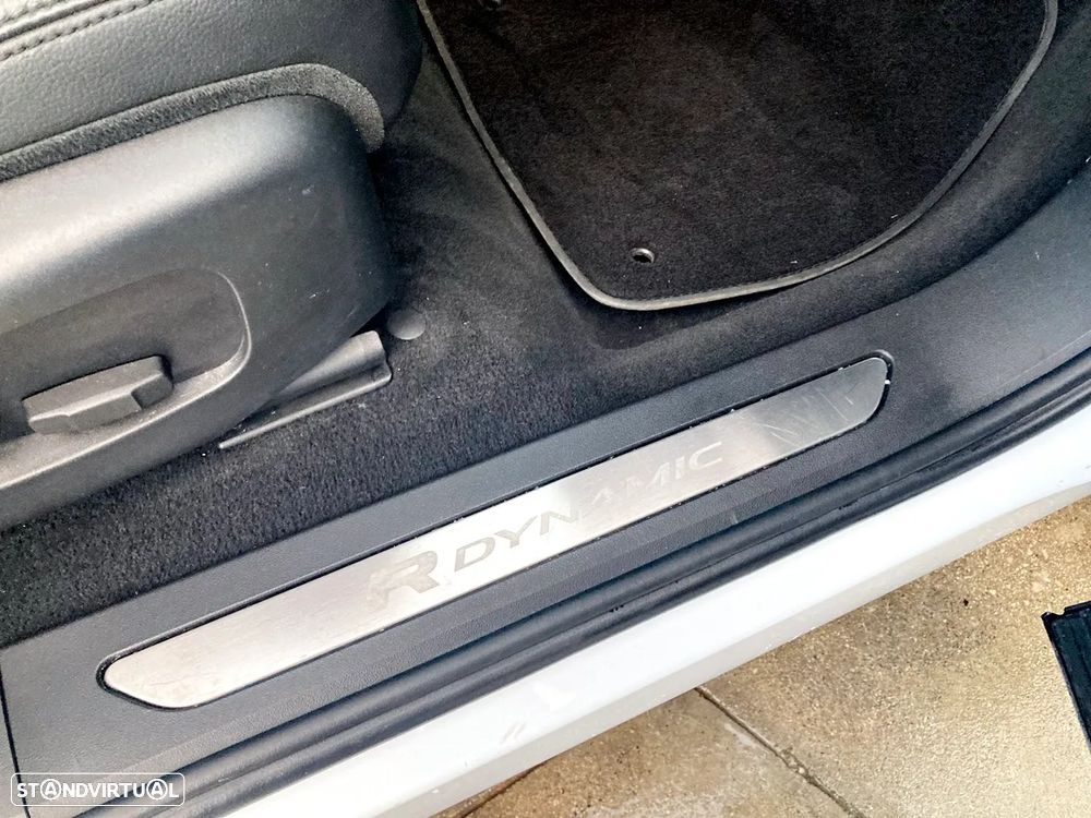 Land Rover Range Rover Evoque 2.0 D150 AWD R-Dynamic Auto - 34