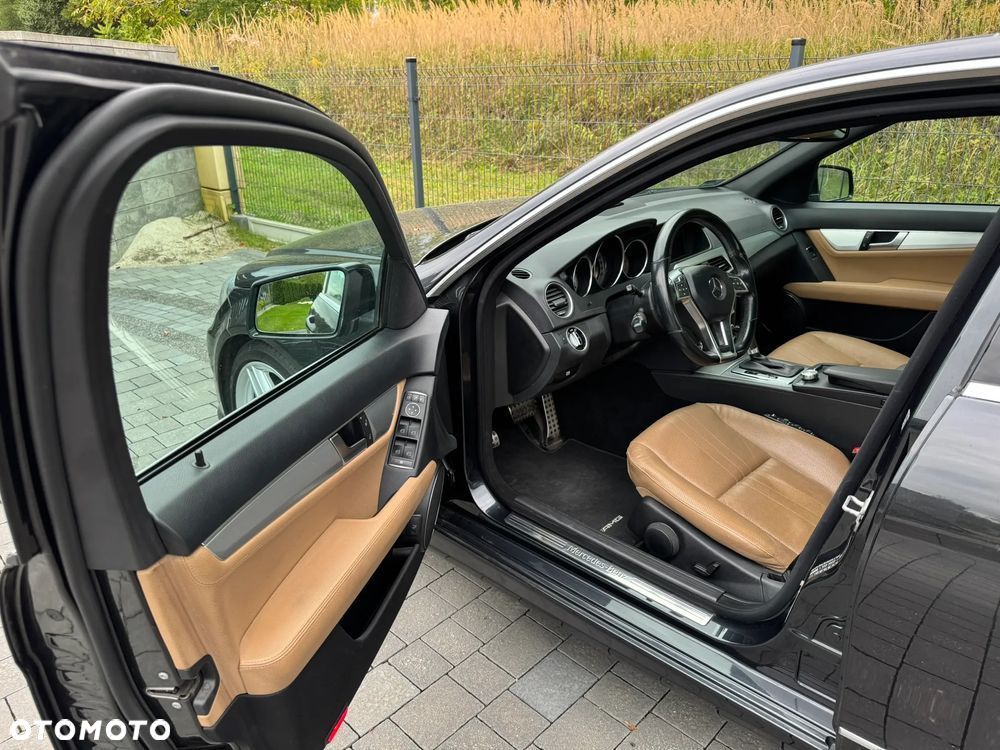 Mercedes-Benz Klasa C 350 CDI DPF (BlueEFFICIENCY) 7G-TRONIC Avantgarde - 23