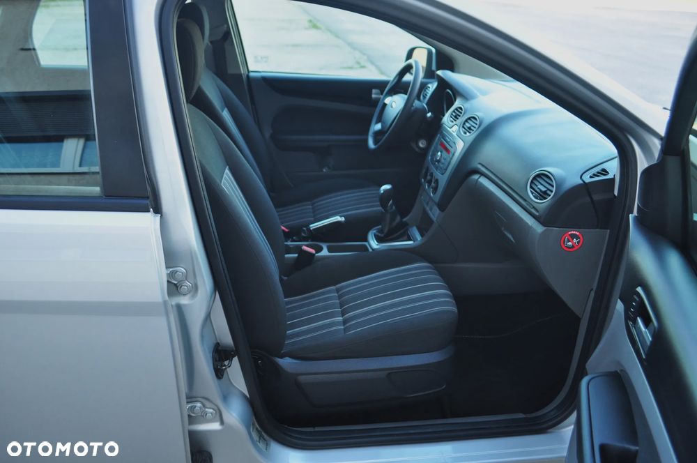 Ford Focus 1.6 Trend + - 21
