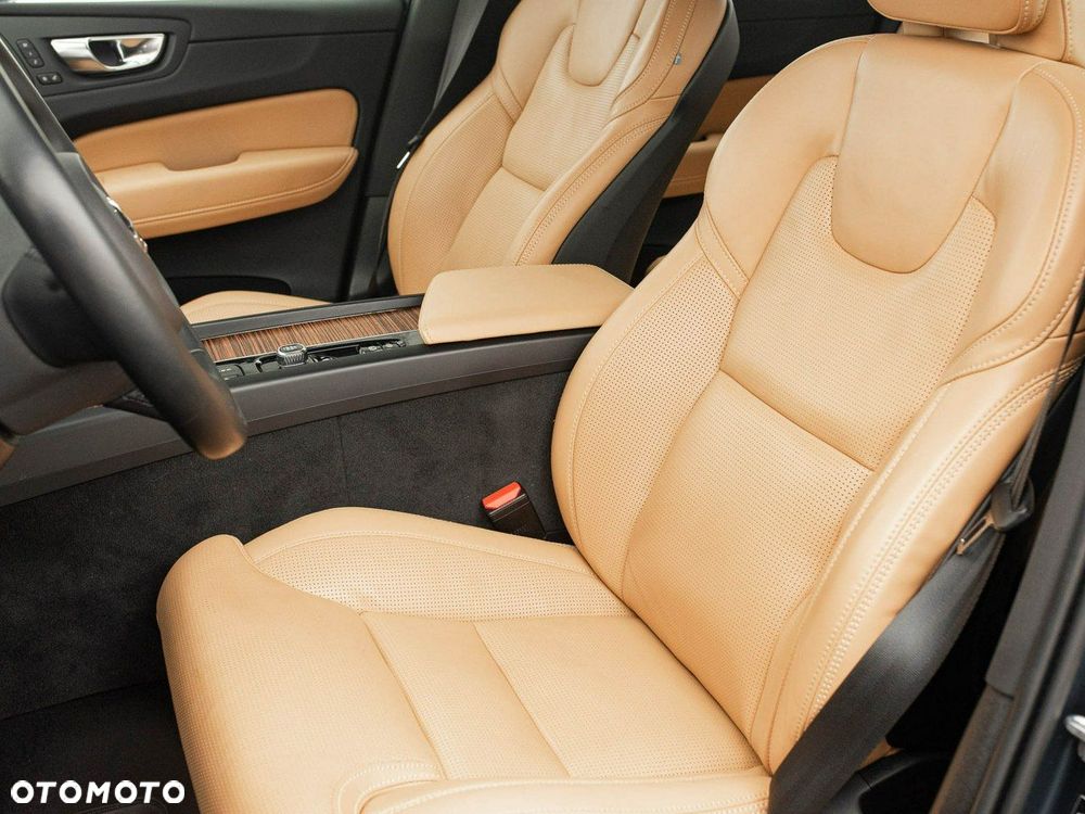 Volvo XC 60 B5 D AWD Inscription - 14