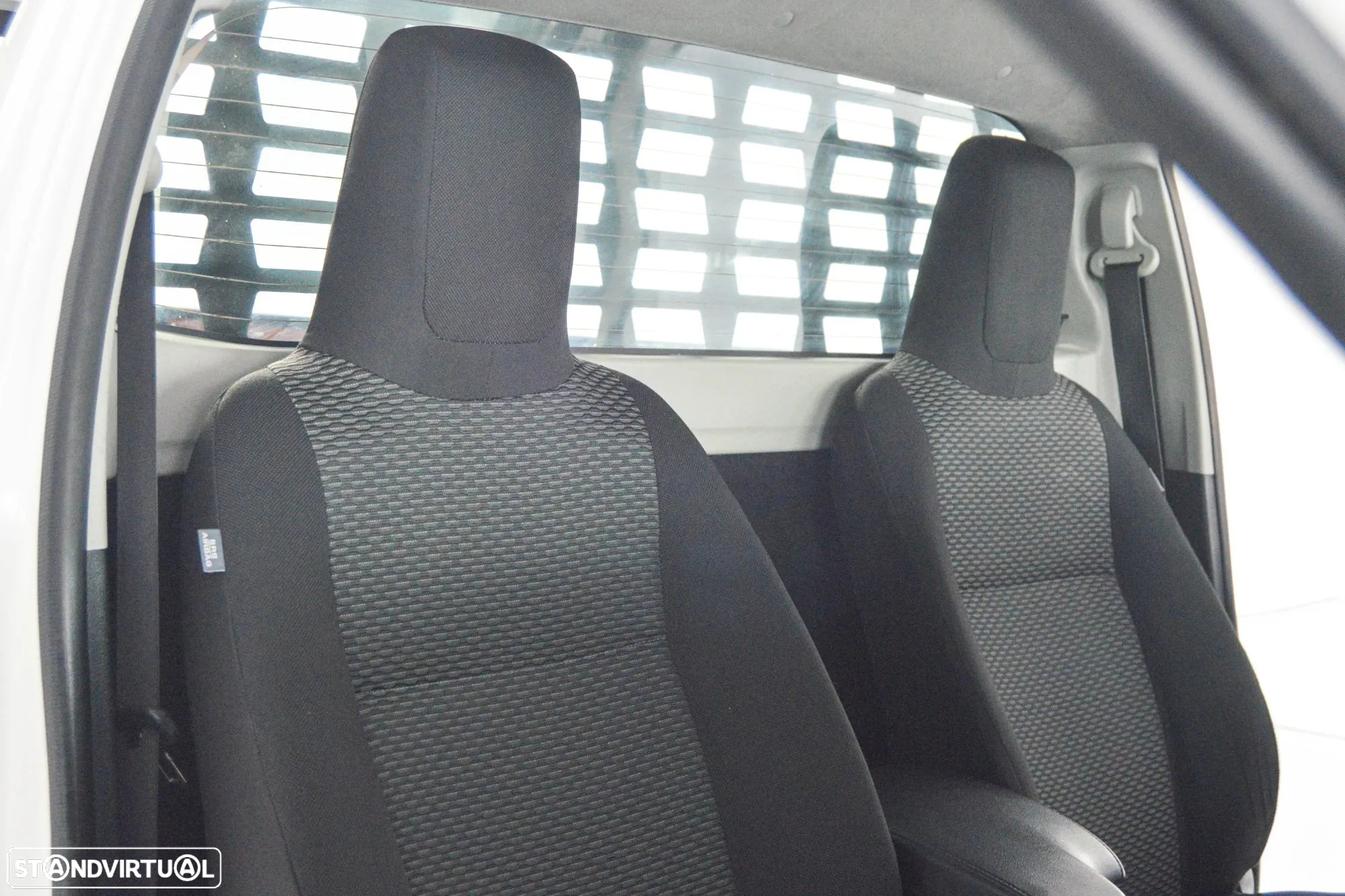 Toyota Hilux 2.4 D-4D 4X4 Cabine Simples 2L - 8