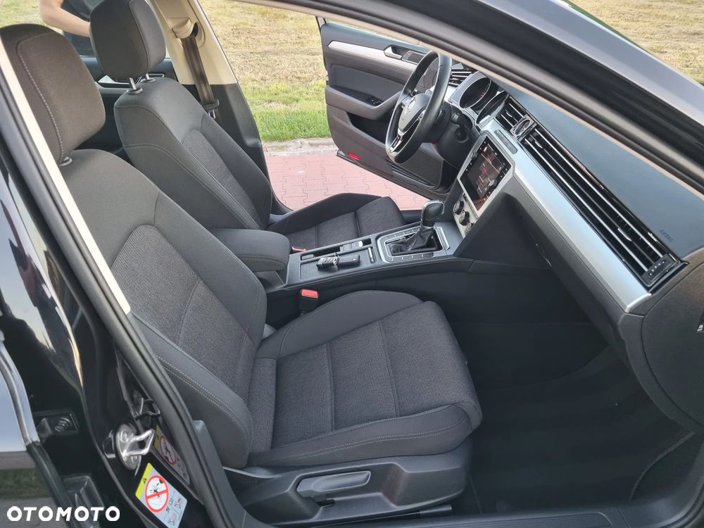 Volkswagen Passat 2.0 TDI SCR DSG Comfortline - 20