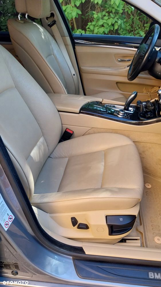 BMW Seria 5 525d - 11