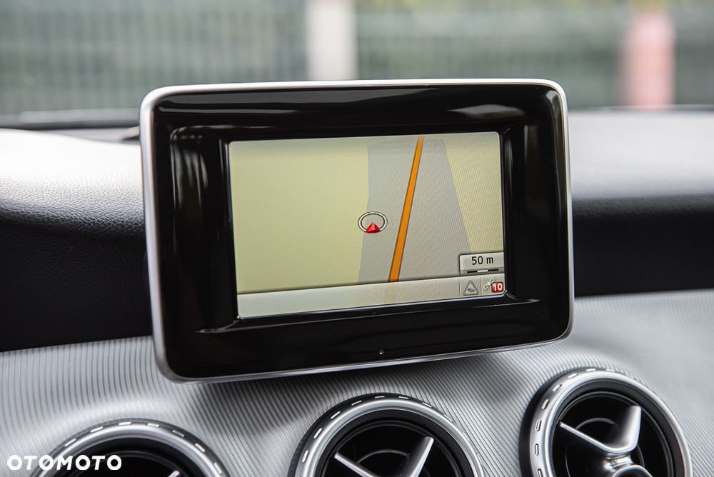 Mercedes-Benz GLA 220 d 4Matic 7G-DCT AMG Line - 24