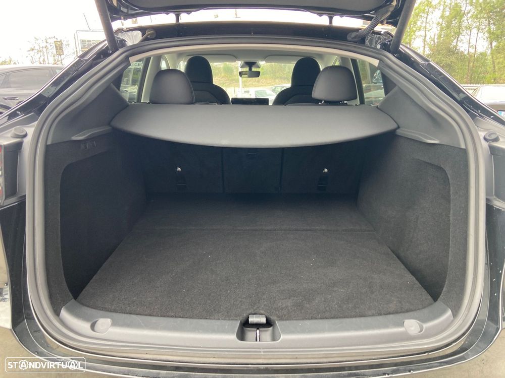 Tesla Model Y Long Range Dual Motor AWD - 9