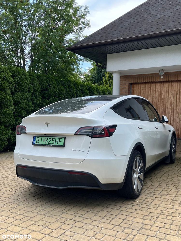 Tesla Model Y Long Range AWD - 1