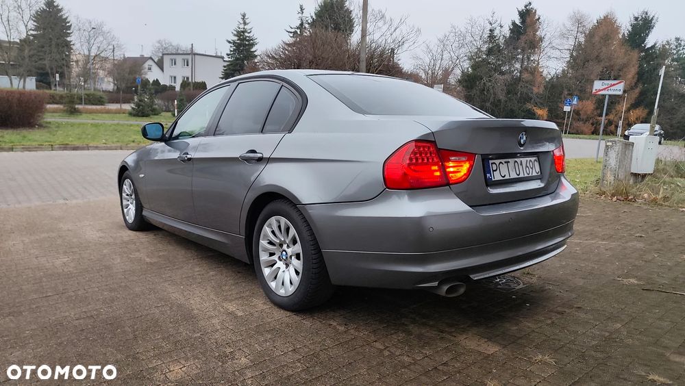 BMW Seria 3 318d DPF Edition Sport - 15
