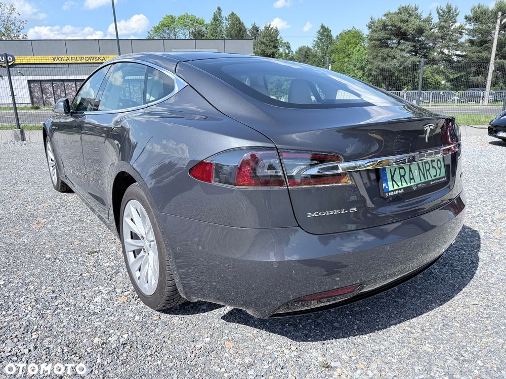 Tesla Model S - 10