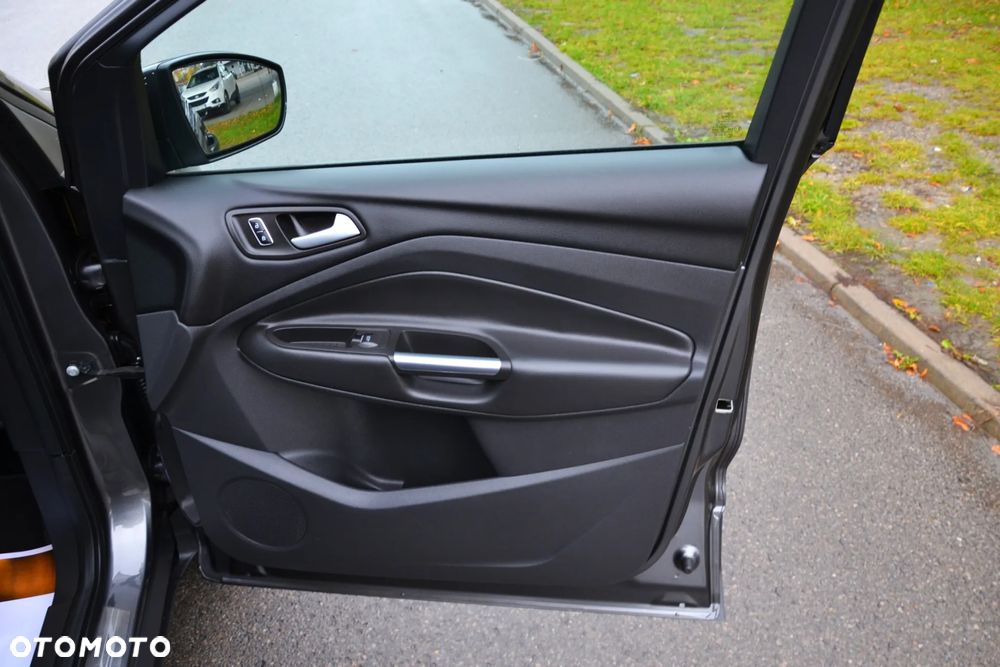 Ford Kuga 2.0 TDCi FWD Titanium - 32