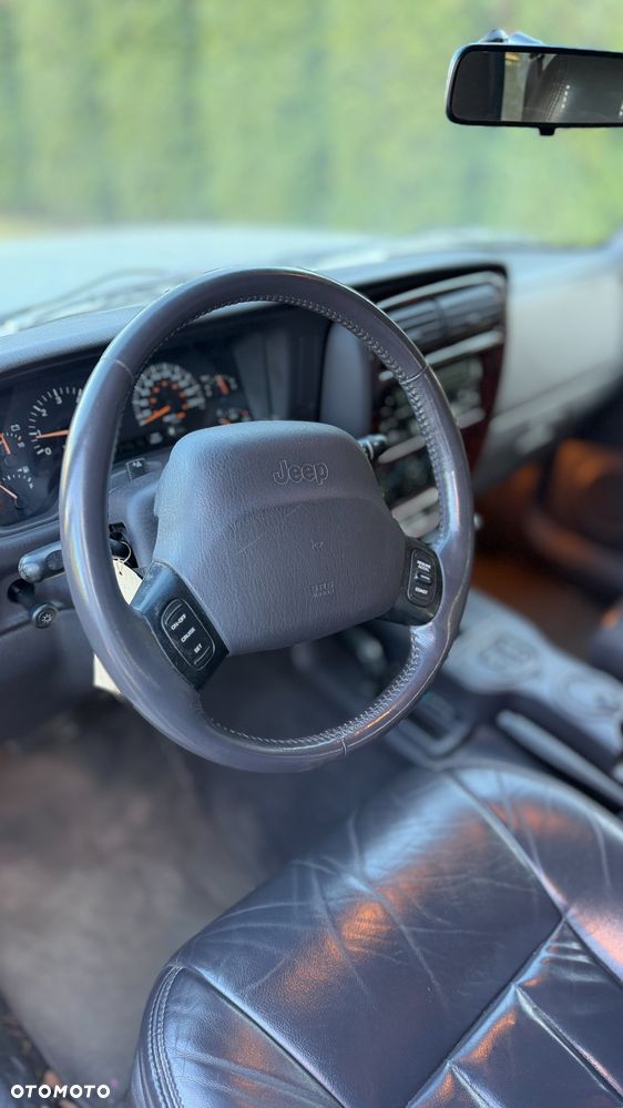 Jeep Cherokee 4.0 Limited - 28