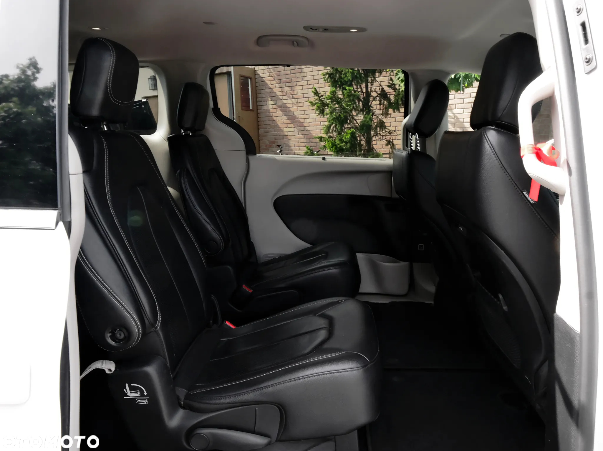 Chrysler Pacifica - 35