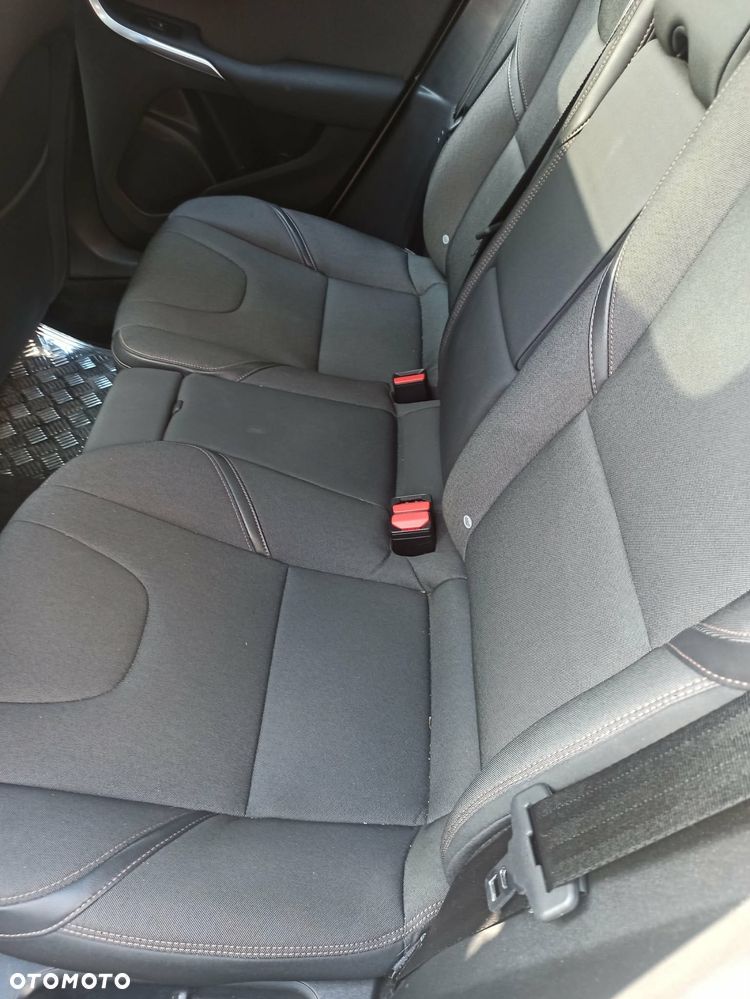 Volvo V40 D2 Drive-E Momentum - 17